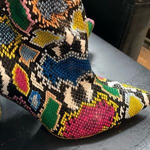Snakeskin Pointy Toe Boot Size 9 FINAL PRICE!!